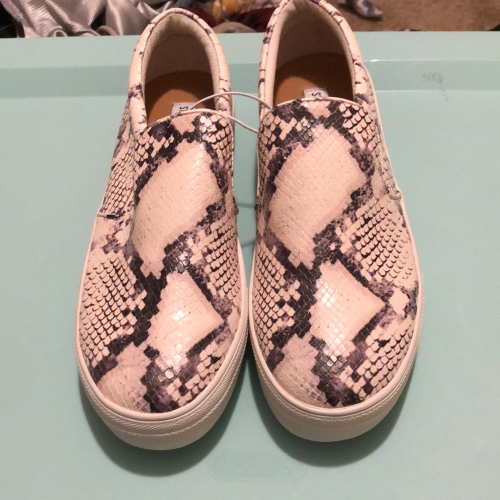 Cream snake print slip-on shoes